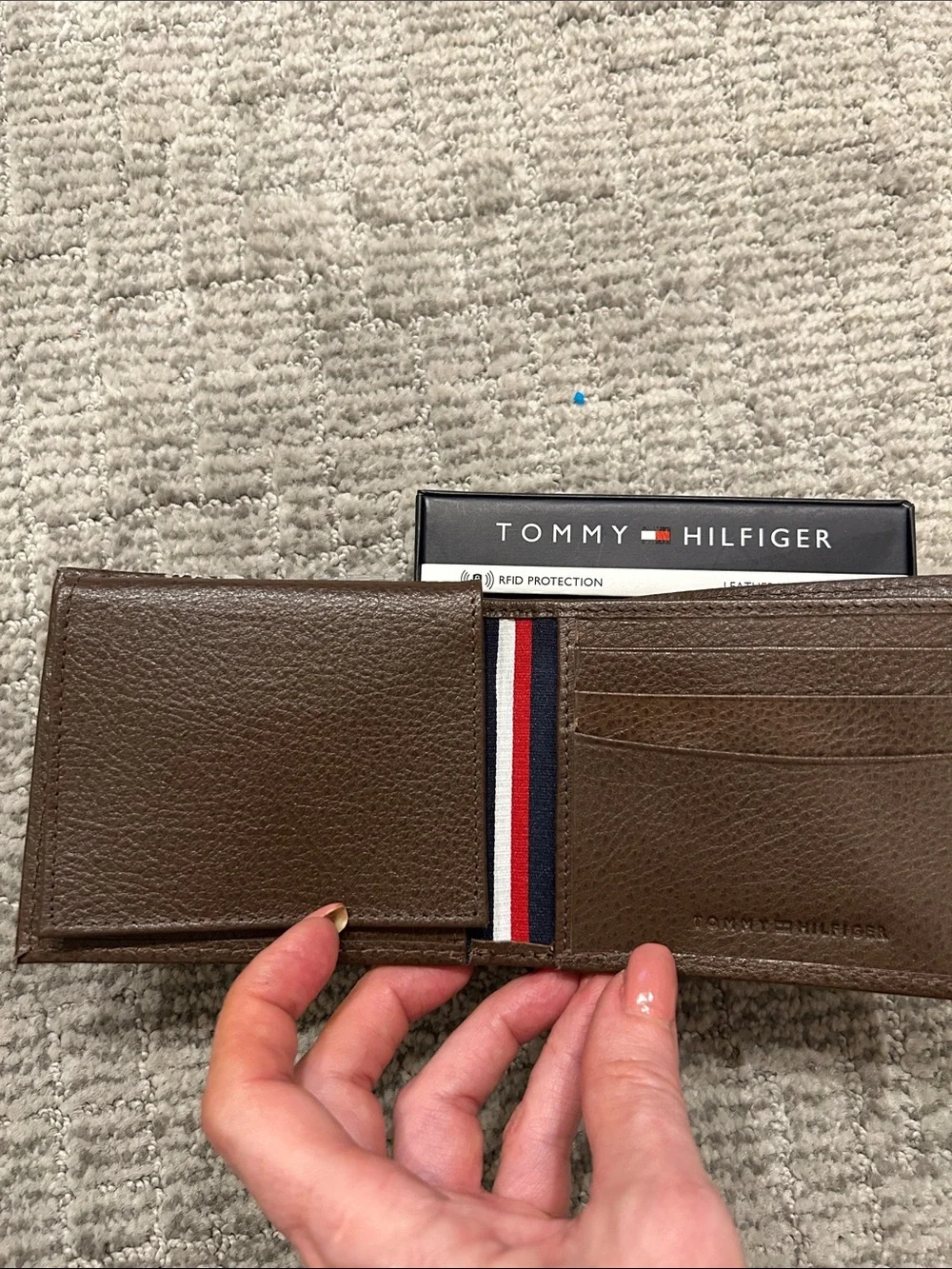 Tommy Hilfiger Logo RFID Protection Genuine Leather Wallet